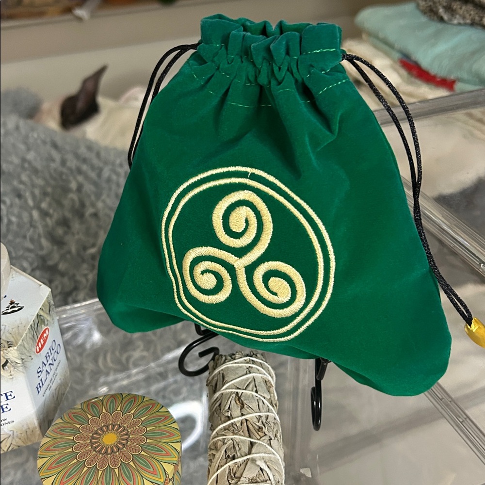 Green Velvet Embroidered Triskelion Bag & White Sage Incense Accessories NWT - Picture 3 of 9